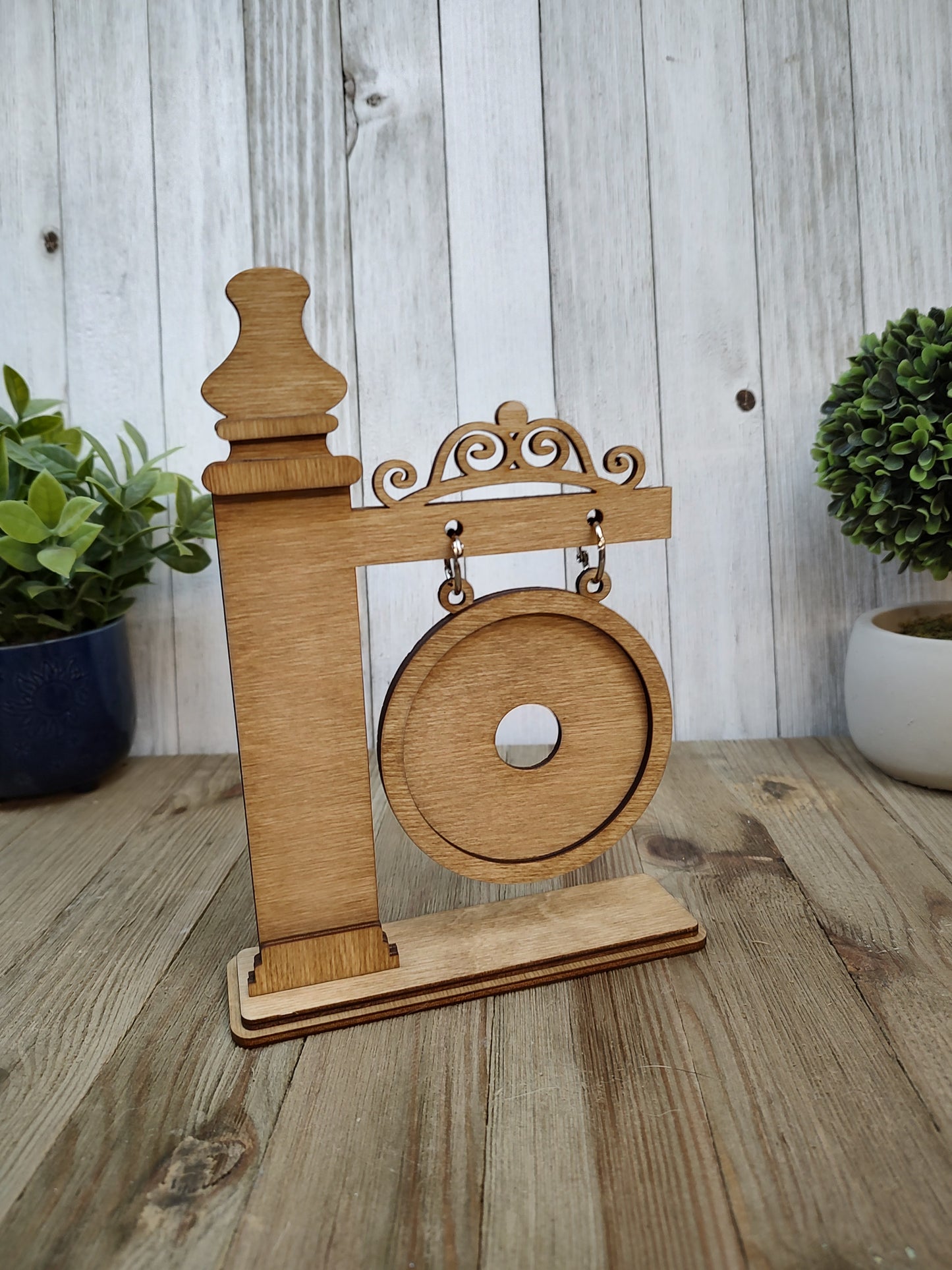 Stained month and round holder